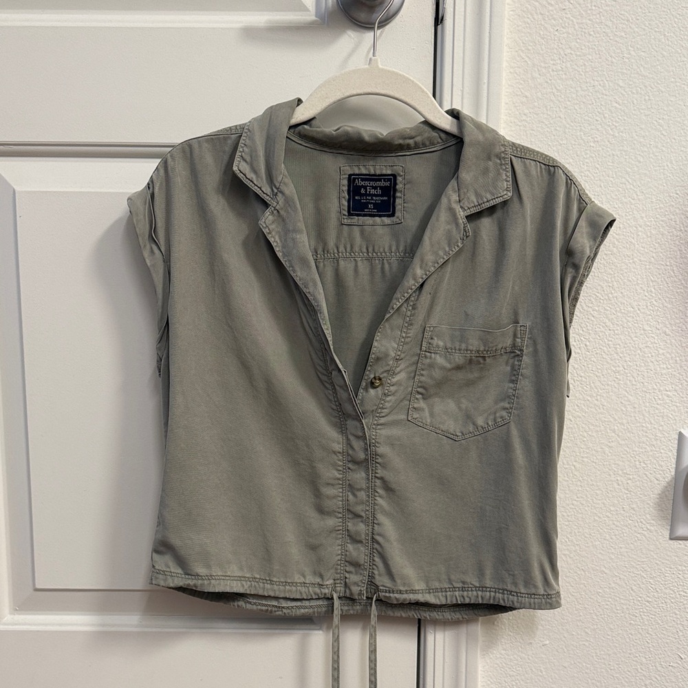 Abercrombie & Fitch Olive Cropped Blouse